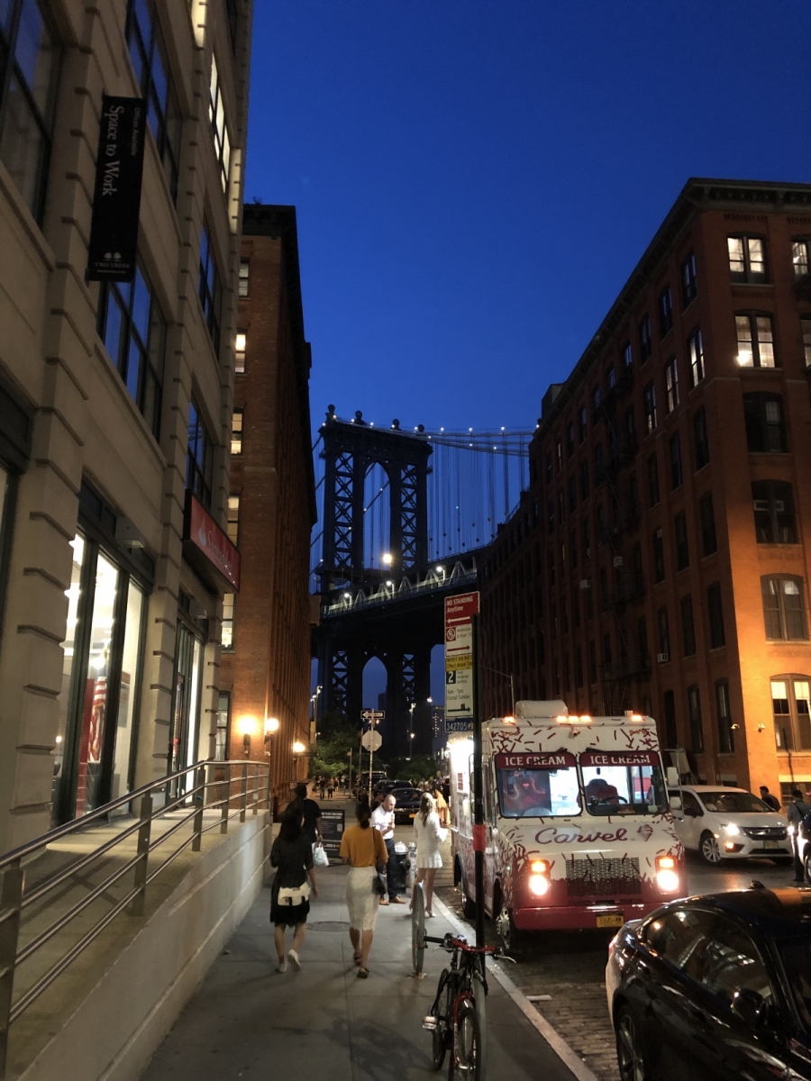 Manhattan Bridge bei Nacht